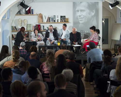 Diskuze se členy českých a německých rodin Romů a Sintů, kteří přežili genocidu